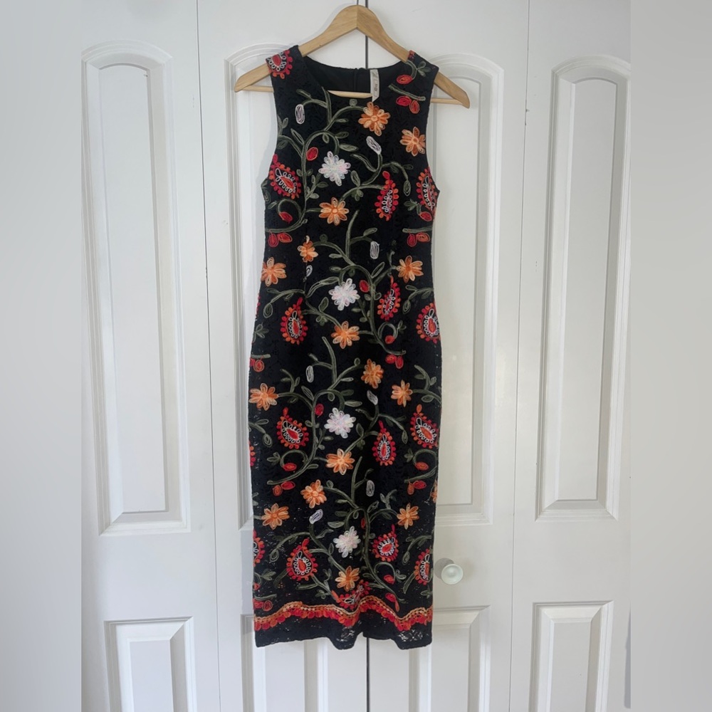 Stella Morgan Semi-formal Flower embroidered midi-length dress